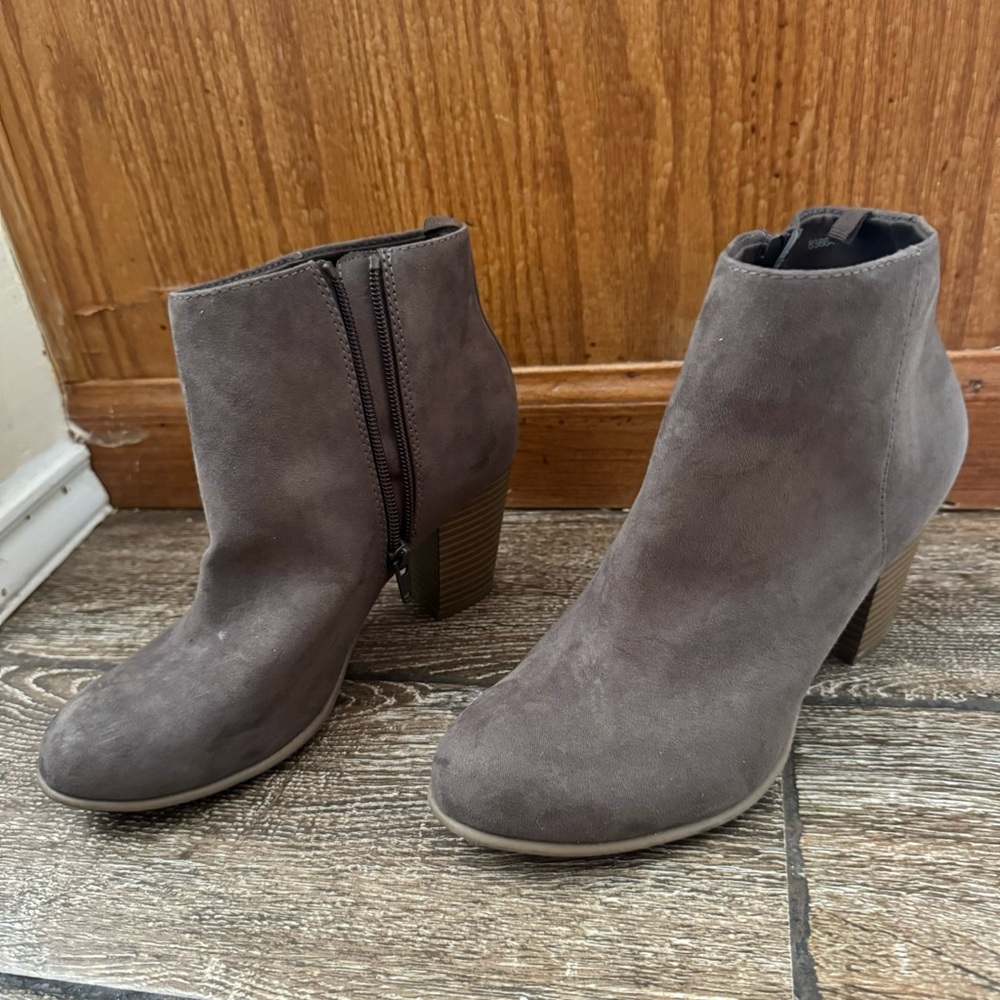 GAP Ankle Boots with Medium Heel and Side Zipper
